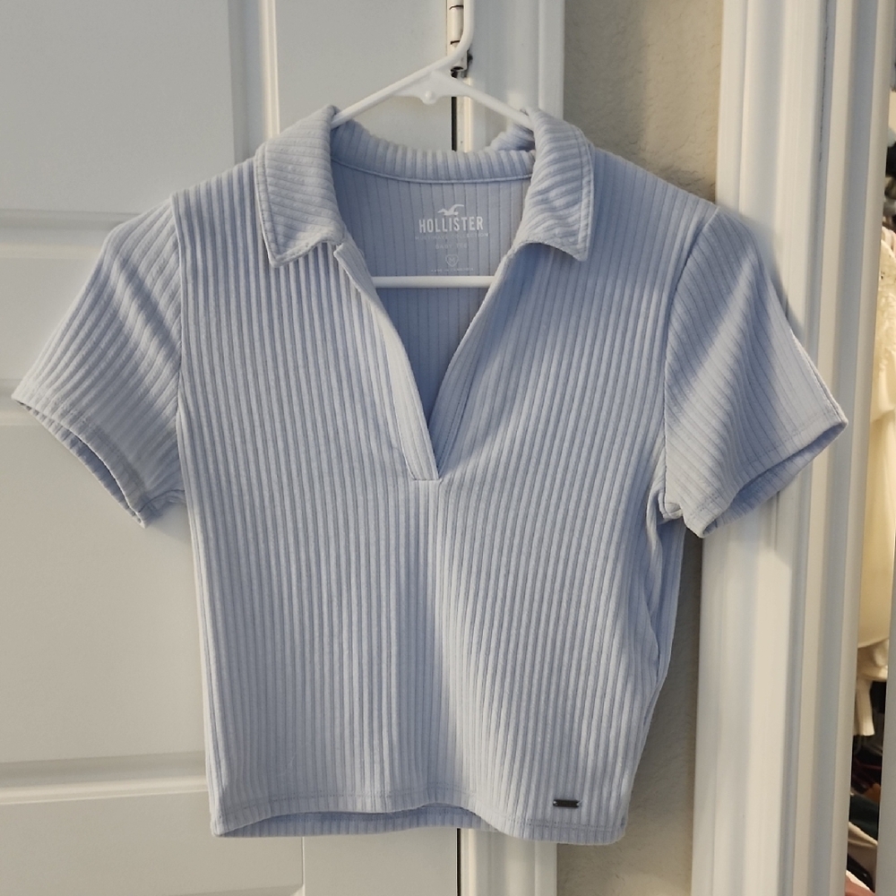 Hollister Women's Light Blue Ribbed Top